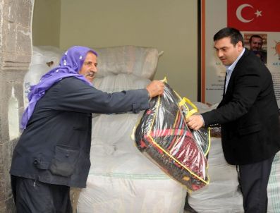 SABRI ERTEKIN - Siverekliler Yorganlarını Depremzedelerle Paylaştı