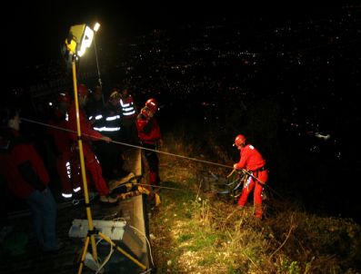 ULUDAĞ ÜNIVERSITESI TıP FAKÜLTESI HASTANESI - Uludağ`ın Eteğinde Uçuruma Yuvarlandılar, Askeri Helikopterle Kurtarıldılar