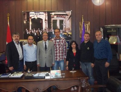 TÜRKÇE ÖĞRETMENLIĞI - Üniversiteliler Tabelalarda Türkçe Kullanılmasını İstiyor