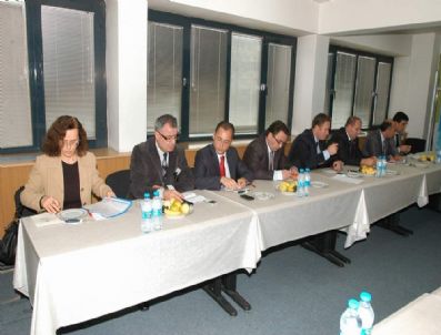 SUPHI KÜSBECI - Vali Demir Kaymakamlarla Bir Araya Geldi