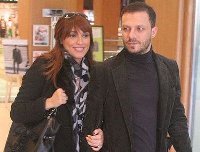 ZUHAL TOPAL - Zuhal ve Korhan liseli aşıklar gibiler