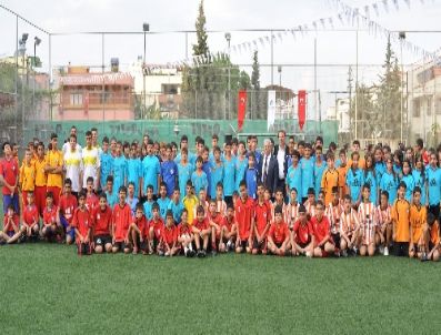 Başkan Arıkan 300 Amatör Sporcuya Malzeme Dağıttı