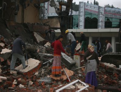 Belediye Yıktı, Romanlar Topladı