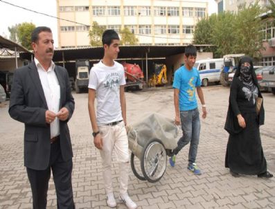 Cizre Belediyesi`nden Engelli Vatandaşlara Tekerlekli Sandalye Yardımı