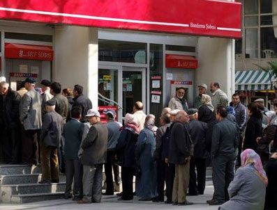 İZZET ÇETİN - Emekliliği yaşa takılanlara iyi haber