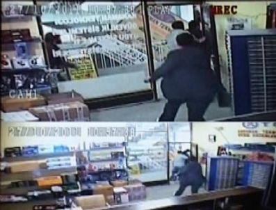 Hakkari`deki Deprem Anı Kamerada