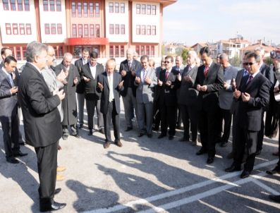 LATIF MEMIŞ - Karaman Valiliği, Depremzedeleri Unutmadı