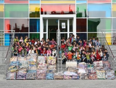 Konyalı Minik Yüreklerden Van’daki Akranlarına Battaniye Desteği