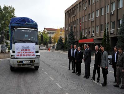 Uşak Deprem Bölgesine 5 Uçak ve 5 Tır Dolusu Malzeme Gönderdi
