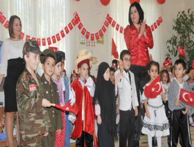 TURGUT OĞUZ - Aliağalı Miniklerden Büyük Cumhuriyet Coşkusu