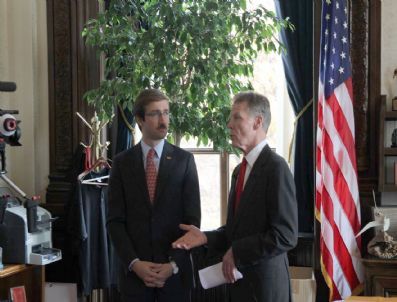 Amerikalı Vekillerden Depremzedelere Destek Kampanyası