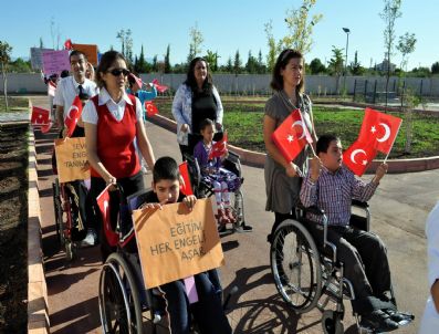 İRFAN TATLıOĞLU - Antalya`da Engelli Öğrencilerin 29 Ekim Töreni