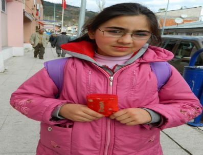 HALITPAŞA - Ayşegül Biriktiği 17 Lirayı Depremzedelere Gönderdi