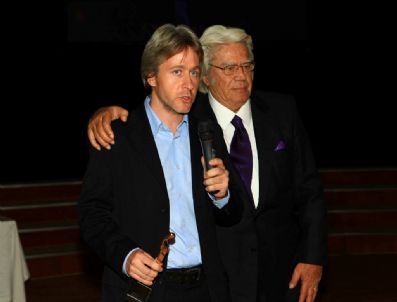 CÜNEYT ARKIN - Dadaş Film Festivali`nde Cüneyt Arkın ve Filiz Akın`a Onur Ödülü Verildi