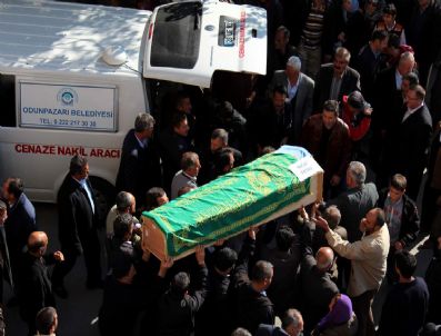 Depremde hayatını kaybeden 4 kişi Eskişehir`de toprağa verildi