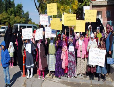 TESETTÜR - Gaziantep`te Başörtüsü Protestosu