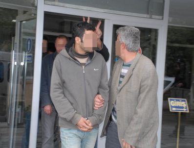 Gözaltına Alınan Üniversite Öğrencileri Adliyeye Sevk Edildi