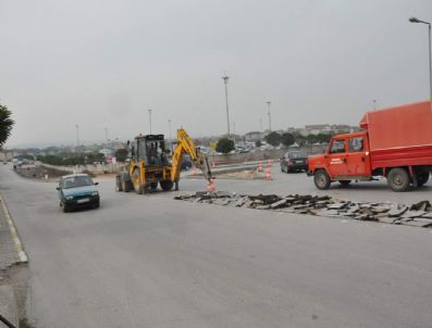 SAKIP SABANCI - Kartepe`de Kavşak Düzenlemeleri Sürüyor