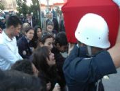 Kazada Şehit Olan Polisin Kızı Herkesi Ağlattı