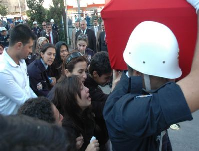 SÜLEYMAN YıLMAZ - Kazada Şehit Olan Polisin Kızı Herkesi Ağlattı