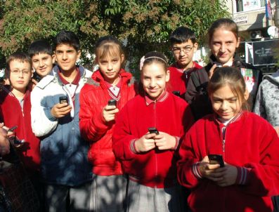 Manisalı Öğrenciler Depremzedelere Kısa Mesajla Destek Verdi