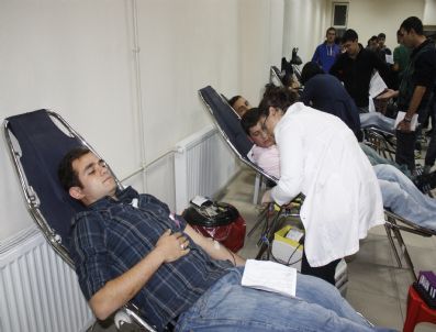 Polis Adayları, Yaralı Depremzedeler İçin Kan Verdi