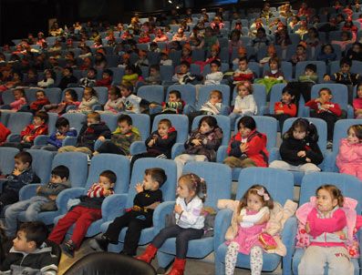 MEMDUH ŞEVKET ESENDAL - Prens ile Deniz Kızı perde açtı