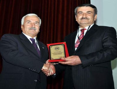 TALIM VE TERBIYE KURULU - Prof.dr. Mehmet Şişman’a İnsani Değerler Teşvik Ödülü Verildi