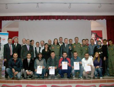 NAZIF YıLMAZ - Turhal`da 24 Yamaç Paraşütü Kursiyeri Sertifikasını Aldı