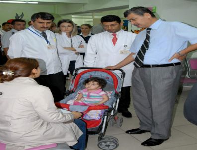 HALİL MUTLU - Vali Güvenç, Hastanelerde İncelemelerde Bulundu