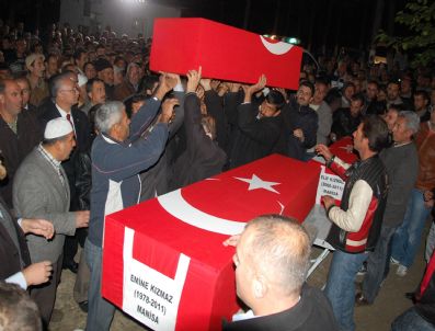 FUAT GÜREL - Van`daki Depremde Hayatını Kaybeden Anne ve 2 Çocuğu, Ahmetli`de Toprağa Verildi