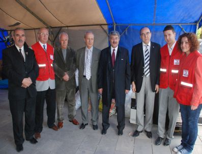 VELI KORKMAZ - Van İçin Meydanda Yardım Çadırı Kuruldu