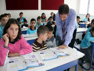 Yıldırımhan Depremzede Öğrencilere Kucak Açtı