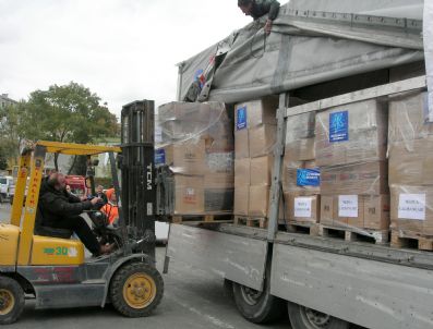 AZIZ YENIAY - Gazeteciler, Depremzedelere Yardımda Buluştu