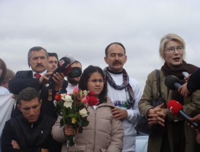 EMİNE ÜLKER TARHAN - Gazilere `kamlumbağa` İle Şehir Turlu Cumhuriyet Bayramı Kutlaması