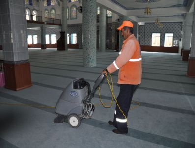 YAKUP ODABAŞı - Gölbaşı`nda Camiler Bayrama Hazırlanıyor