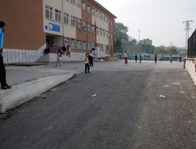 Manisa`da, Okul Bahçelerine Bin 500 Ton Asfalt