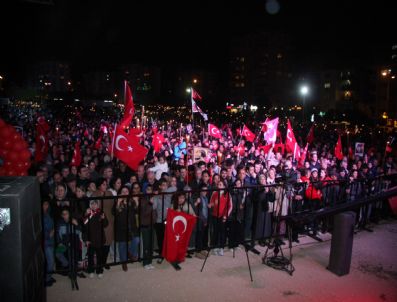 AYKAN ERDEMİR - Nilüfer`de Onbinler Cumhuriyet İçin Yürüdü