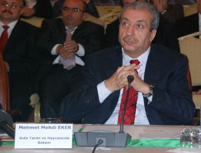 RIZE TICARET BORSASı - Bakan Mehdi Eker`in Konvoyunda Kaza