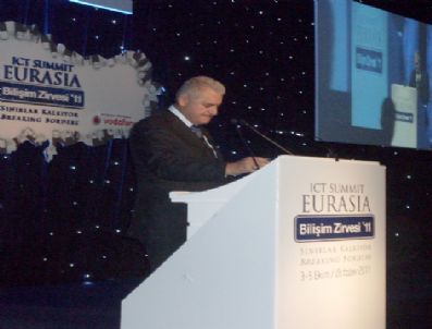 Bakan Yıldırım: Sayısız şeridi olan geniş bilişim yolları açmalıyız