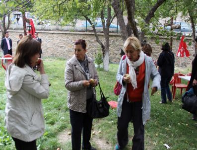 EMİNE ÜLKER TARHAN - Chp`li Kadın Milletvekillerinden Hes Mağduru Kadınlara Destek