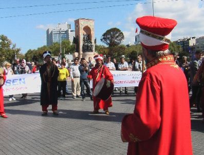 Din Görevlileri Mehter Eşliğinde Yürüdü