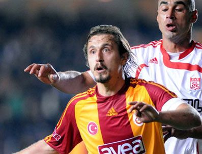 GHEORGHE HAGİ - Galatasaraylı Ayhan formayı unuttu