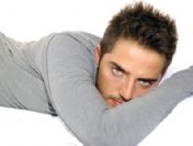 Gökhan Özen Sezen'e şarkı yaptı