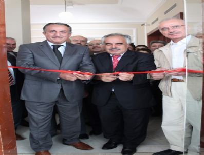 İsviçre`deki Minare Referandumuna Fotoğraflı Tepki