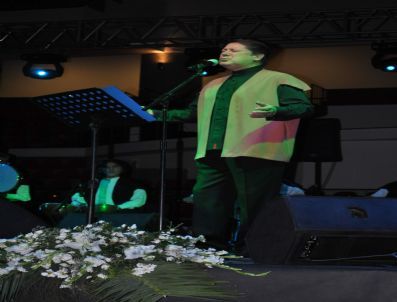 Kayseri`de Ahmet Özhan Rüzgarı