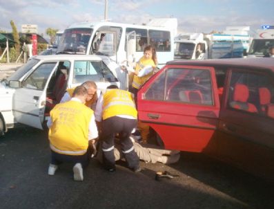 Kırıkkale`de Zincirleme Trafik Kazası: 1`i Ağır, 3 Yaralı