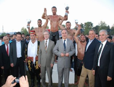 ERDAL ÇAKıR - Kırkpınar Güreşlerinin Rövanşı Erbaa`da Yapıldı