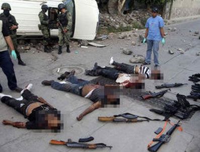 Meksika'da 12 kişi daha öldürüldü