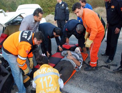 Yolcu Minibisü İle Otomobil Çarpıştı: 10 Yaralı